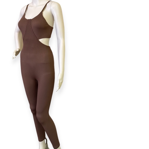 It Takes Nothing Cutout Seamless Jumpsuit - Picture 6 of 7